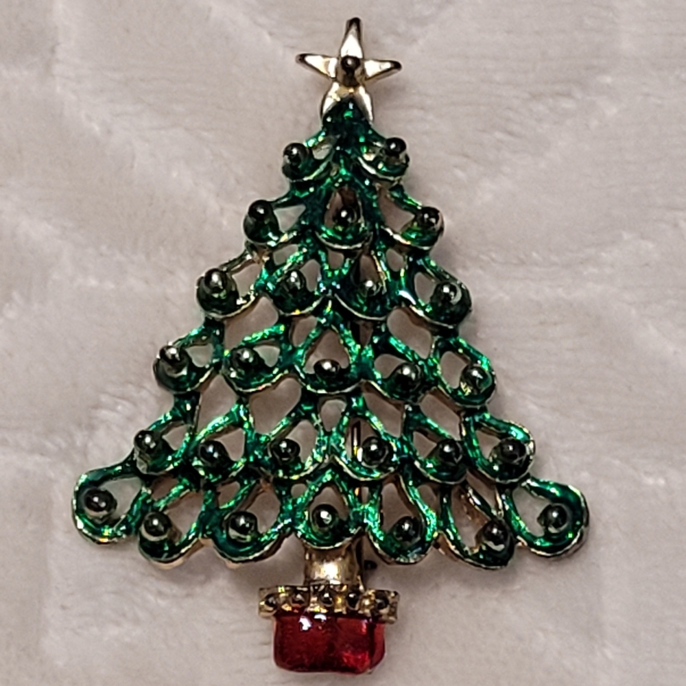 Christmas Tree Brooch Pin Gold-tone Enameled Green And Red Vintage Retro Holiday